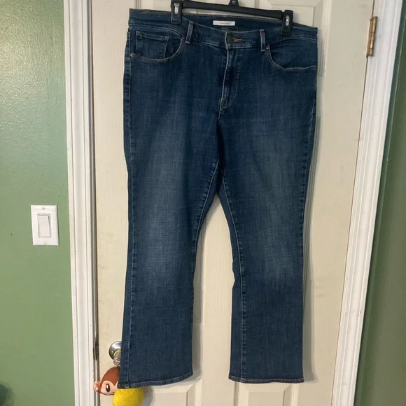 Levi’s classic bootcut blue jeans size 16 short cotton/poly blend with stretch - Picture 3 of 14